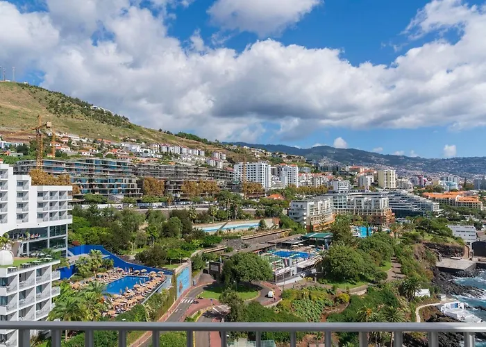 Do Mar Ii By An Island